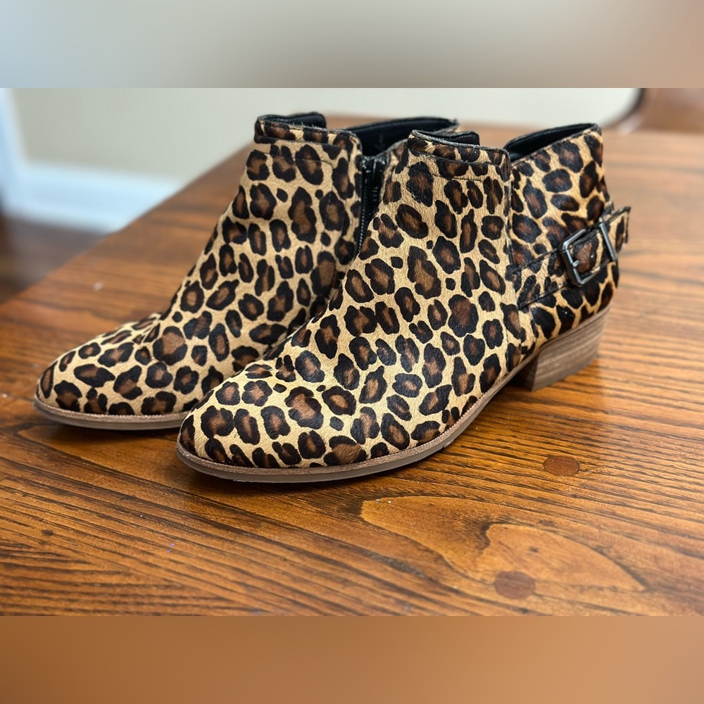 Gianni Bini Leopard print boots